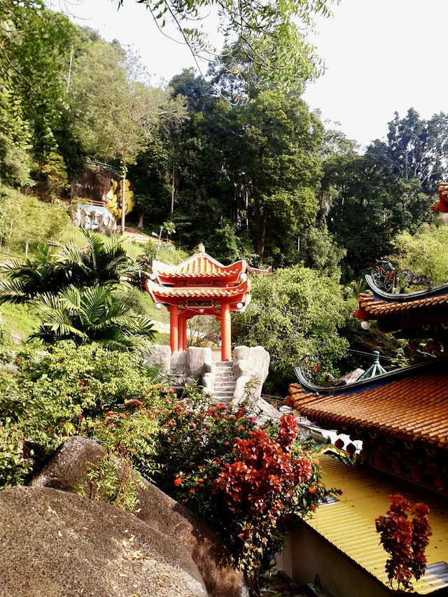 A Hidden Oasis of Color and Serenity on Pulau Pangkor