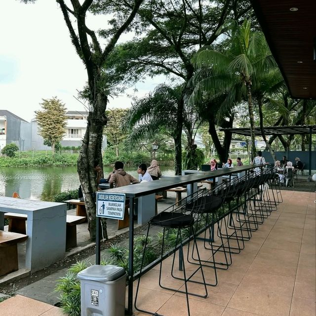Cozy Lakeside Retreat at Danau Teduh Cafe
