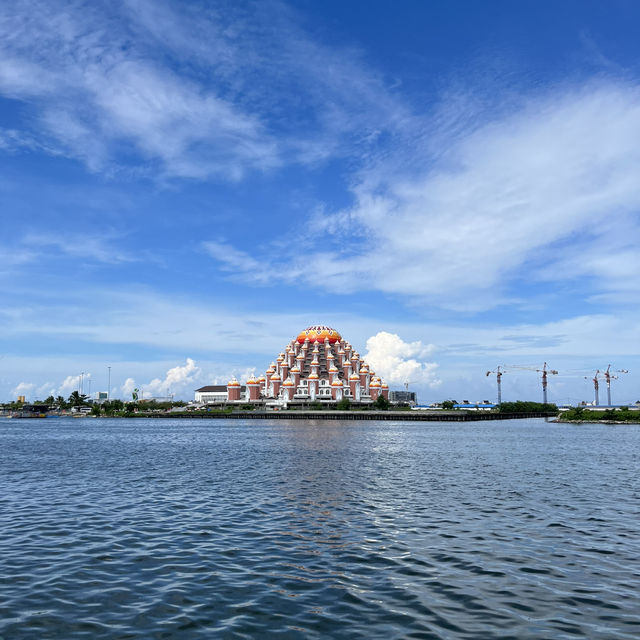 Magnificent architecture of The 99 Domes Mosque in Makassar City, South Sulawesi 🇮🇩