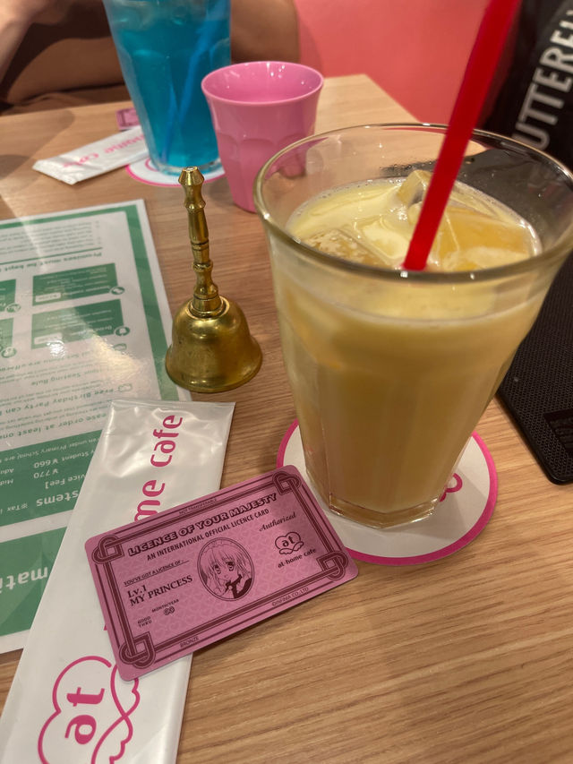 👑 Visiting a Maid Cafe in Japan 🇯🇵