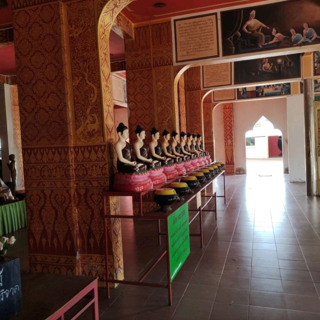 ไปไหว้พระธาตุเรืองรองกันค่ะ