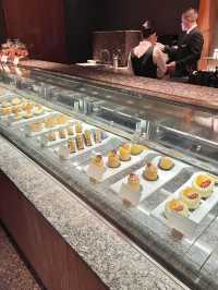 Elegant Sweet Escape at The Peak Lounge, Park Hyatt Tokyo