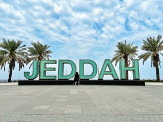 Peaceful Strolls by the Jeddah Coastline🌴