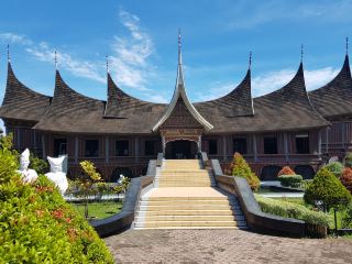 Want travel cheap? Go to Padang Indonesia
