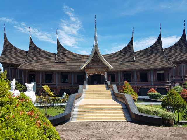 Want travel cheap? Go to Padang Indonesia
