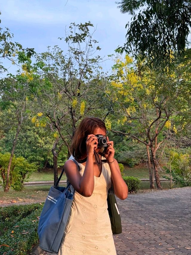 เดินเล่น ถ่ายรูป เดท ในบรรยากาศธรรมชาติกลางกรุง