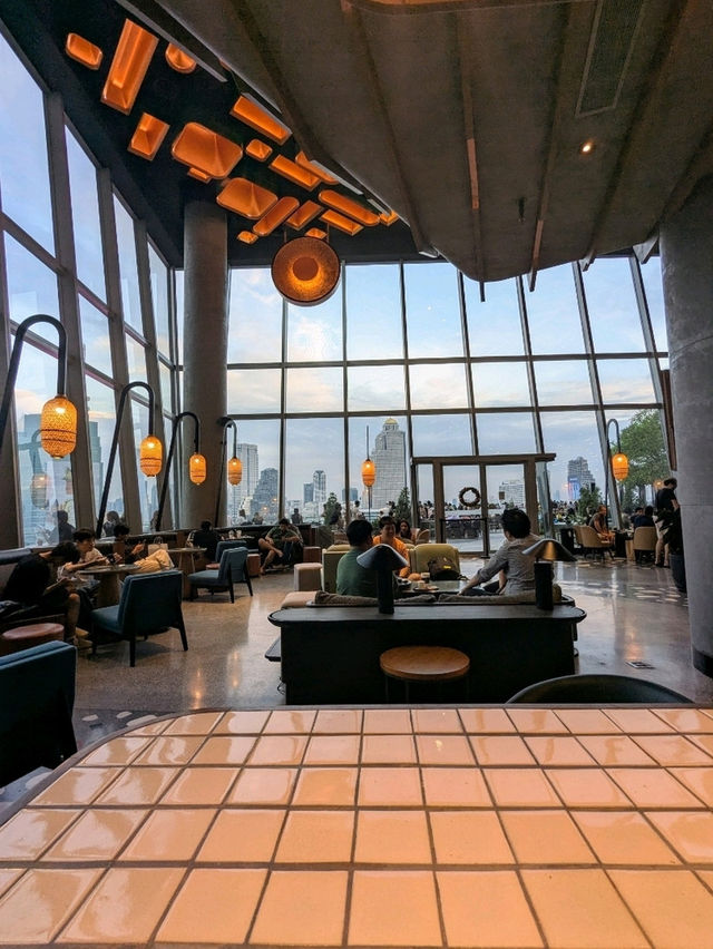 時尚摩登的代名詞，曼谷最大的Starbucks Reserve @ iconsiam 