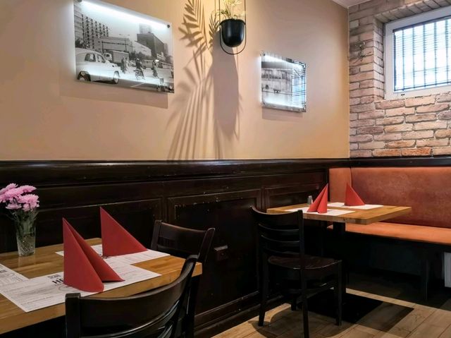 Restauracja HEKTOR1970 波蘭傳統美食-比臉大的炸豬排