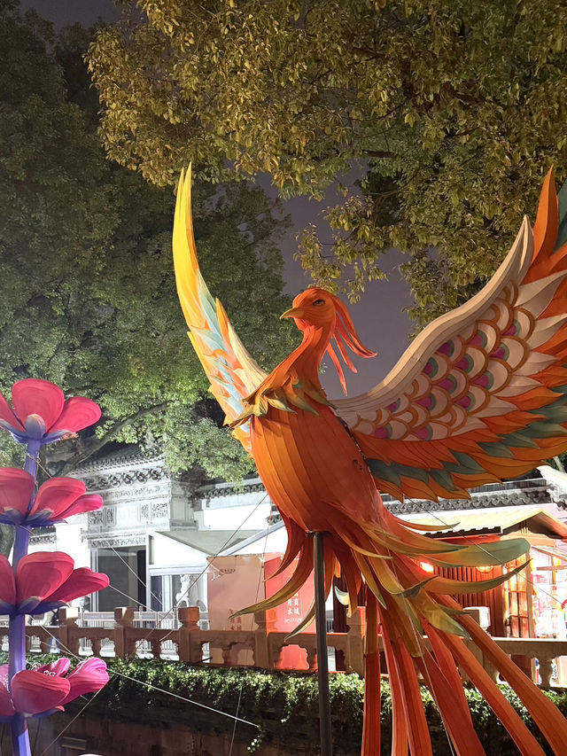 上海豫園商圈攻略｜燈會限定浪漫打卡！百年老城廂逛吃指南，感受最地道的上海風情！