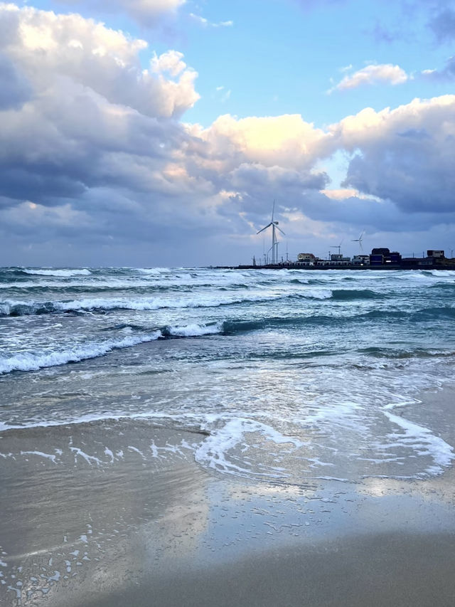  A Tranquil Escape to Woljeongri Beach, Jeju Island