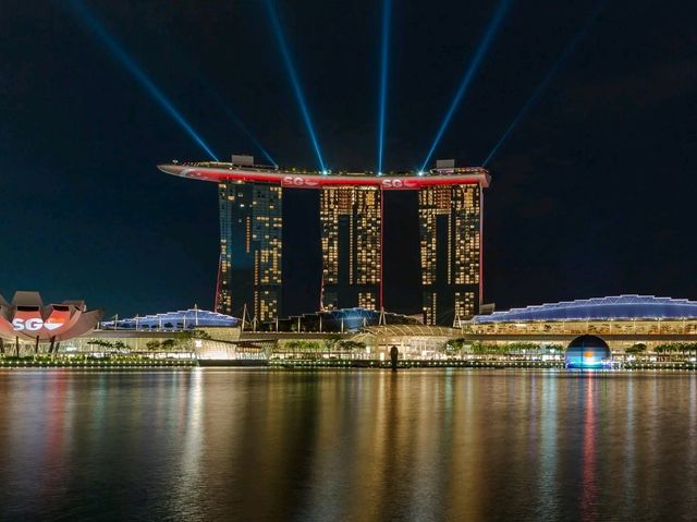 "Discover Marina Bay Sands : The Ultimate Destination for Luxury and Entertainment"