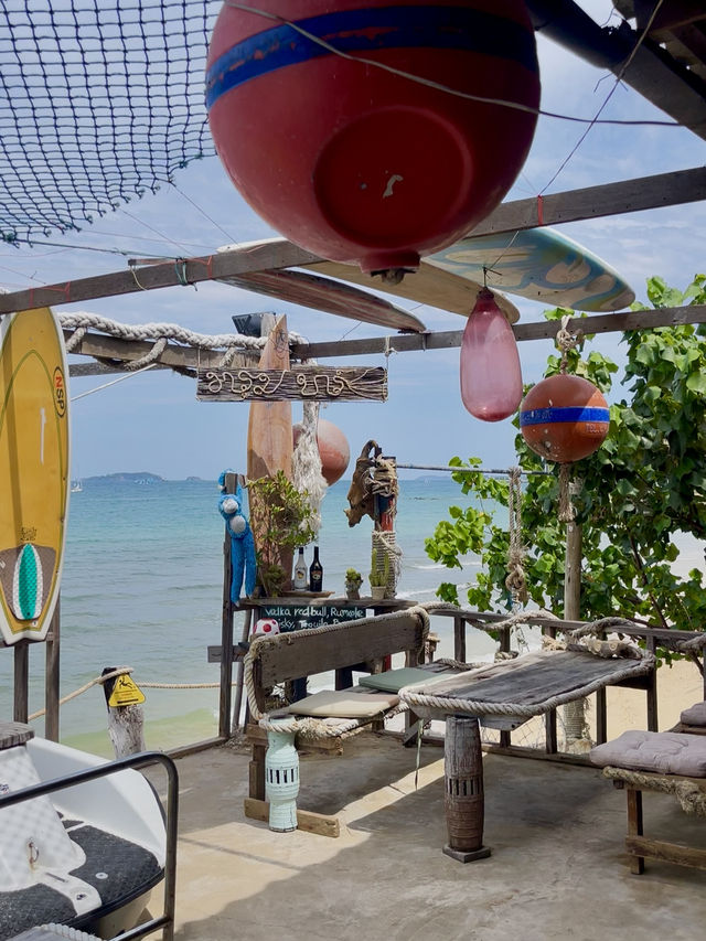 Ma-Rum Bar เกาะเสม็ด สไตล์ฮาวาย ริมทะเล