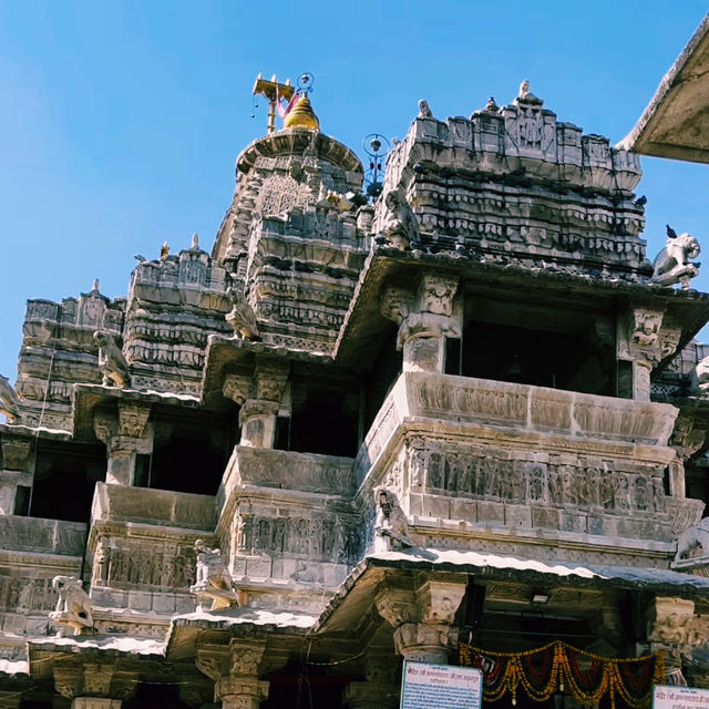 壮大な彫刻が魅力！ウダイプール最大のヒンドゥー教寺院🙏