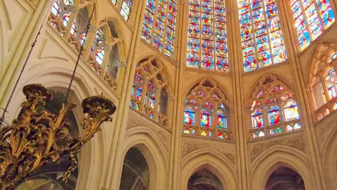 🇫🇷มหาวิหาร Saint-Gatain ในเมืองตูร์ ประเทศฝรั่งเศส พร้อมกระจกสีอันงดงาม🇫🇷 — traveler post in ตูร์