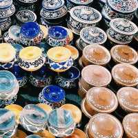 インドの手工芸品と伝統料理を堪能できるマーケット🛍✨