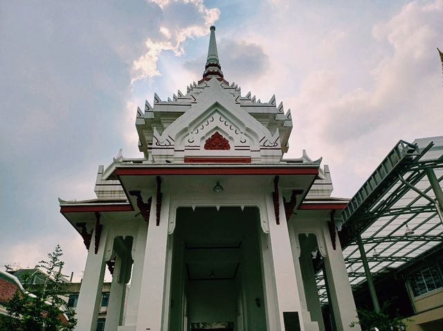 泰國曼谷市中心唐人街老城區古跡寺廟老建築市場一日遊行程，適合打卡拍照📸