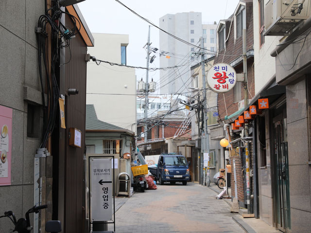 首爾漢南洞必吃！排隊抽號碼牌30年老店的極品土豆排骨湯，肉嫩入味吃好飽啊