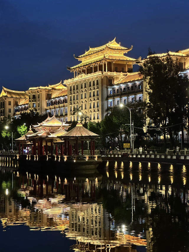 🌟 You absolutely must visit Longzhou Pool for its night view!