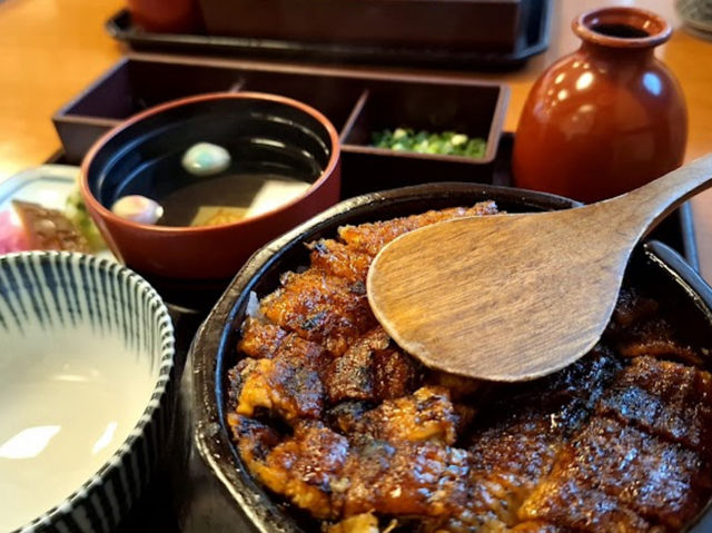 나고야의 전통을 맛보다: 아츠타 호라이켄 본점