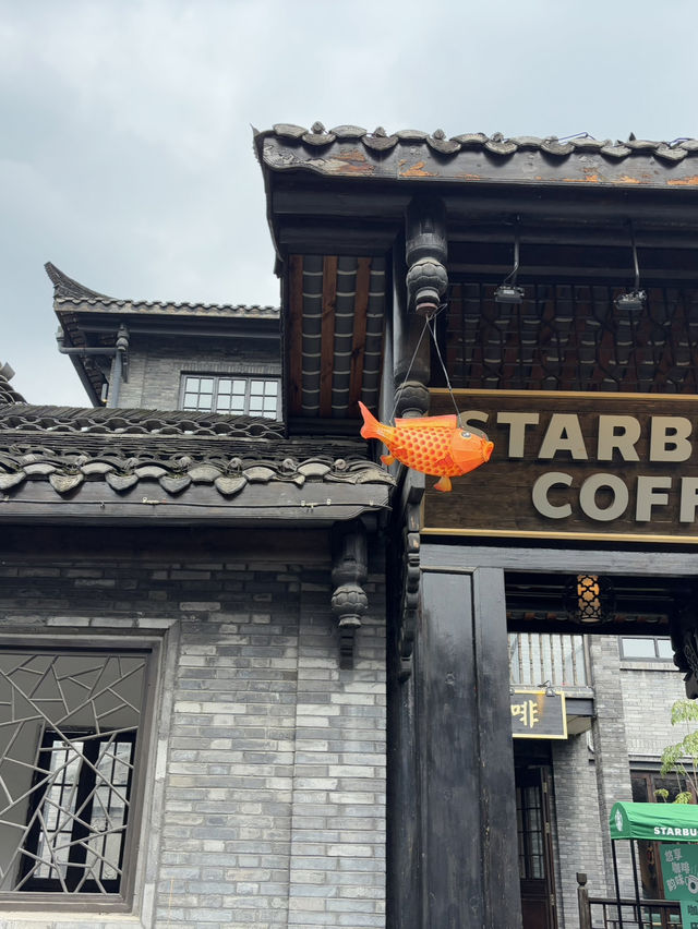 Starbucks ที่สวยสุดในเฉิงตู ที่ Kuanxiangzi alley