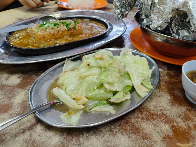 A Clay Pot Surprise: Alor Akar Seafood’s Must-Try Beggar’s Chicken