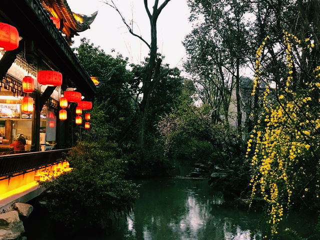 🇨🇳:成都 まるで映画の世界！赤提灯が揺れるレトロな街歩き体験🏮✨