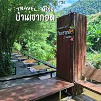 บ้านเขากอด ร้านอาหารริมลำธาร ในคีรีวง