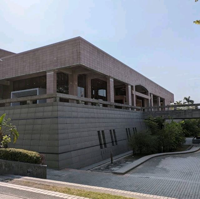 高雄市立美術館 Kaohsiung Museum of Fine Arts