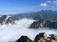 Huangshan: Embracing Nature at the Majestic Mountain