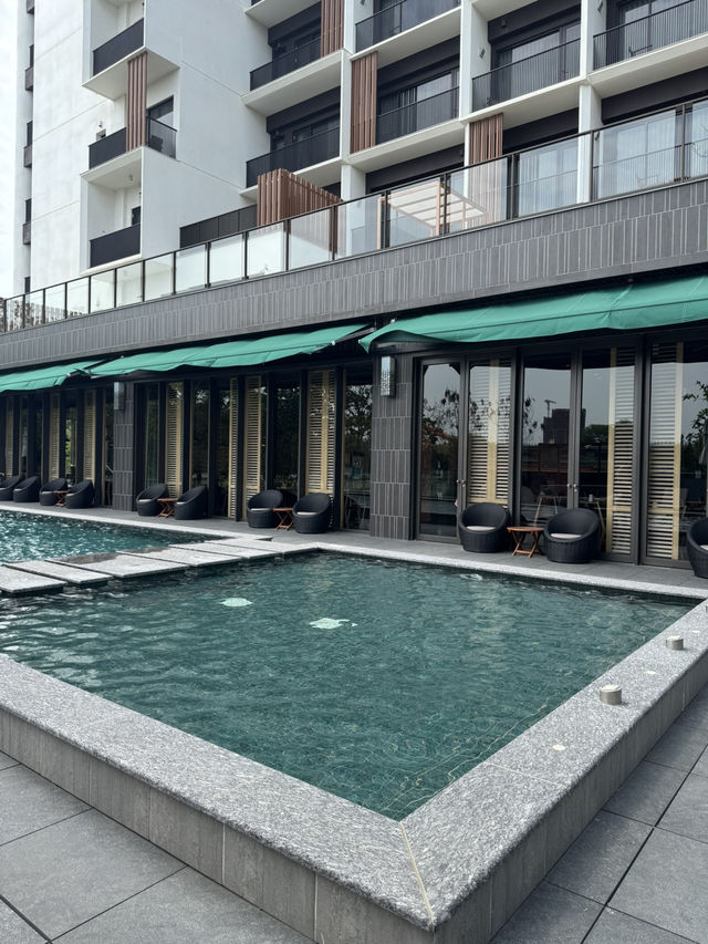 台南高CP泳池住宿 捷絲旅台南虎山館