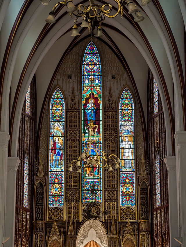 🇻🇳 St. Joseph’s Cathedral in Hanoi: Gothic Serenity Amid Scooters and Street Noise ⛪️