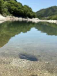【岐阜】エメラルドグリーンの水面、山々、空の青さが素晴らしい