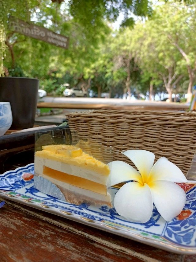 ร้านต้นแจง คาเฟ่ วิวทะเล บรรยากาศดี