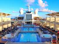 🌌 CELEBRITY ECLIPSE: Where Relaxation Meets Next-Level Luxury! 🍸