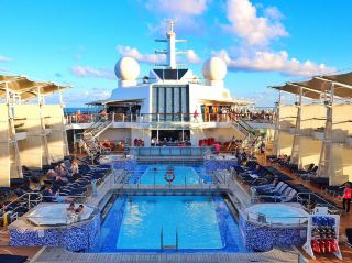 🌌 CELEBRITY ECLIPSE: Where Relaxation Meets Next-Level Luxury! 🍸