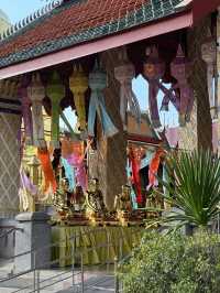 แวะขอพรที่วัดพระธาตุหริภุญชัย วรมหาวิหาร