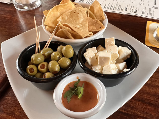 【La Rana Dorada Casco】金色のカエルと、パナマの地ビールの魔法。