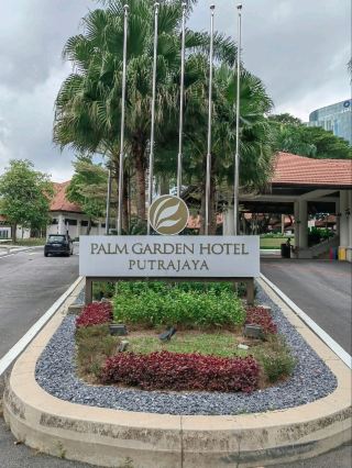 "Palm Garden Hotel Putrajaya – Nature’s Tranquility at the Edge of the City"