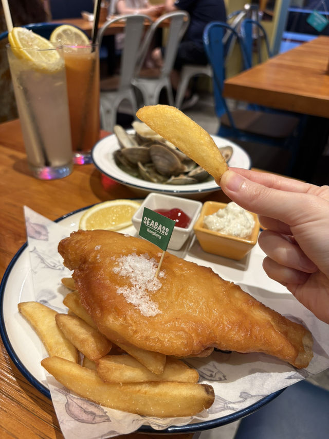 炸魚薯條專門店，烤雞也驚艷