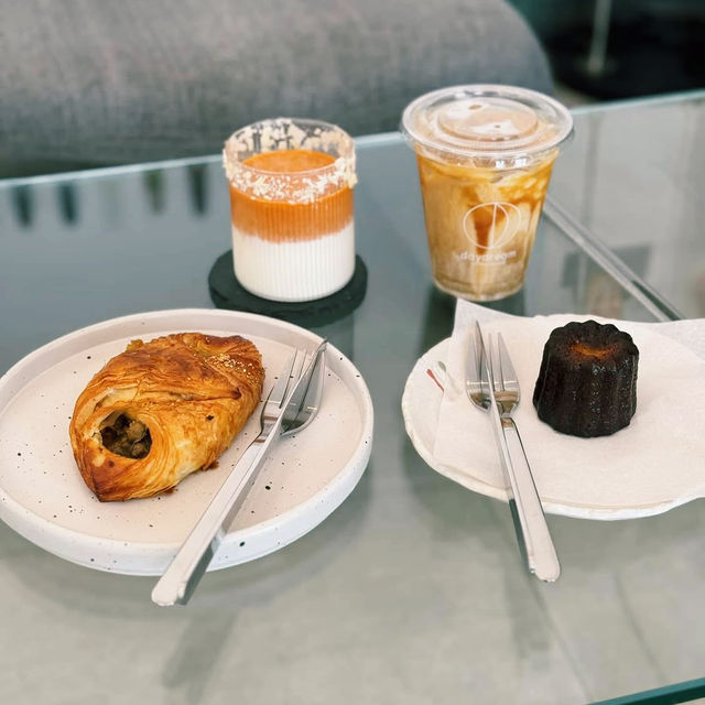 Daydream Coffee Studio คาเฟ่สไตล์มินิมอล