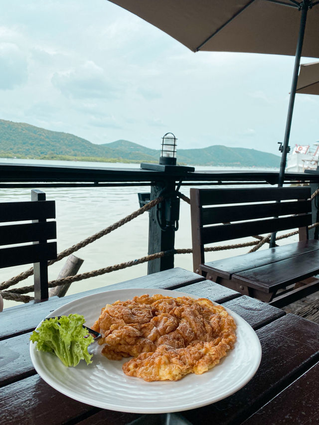 Charming lakeside cafe in Songkhla