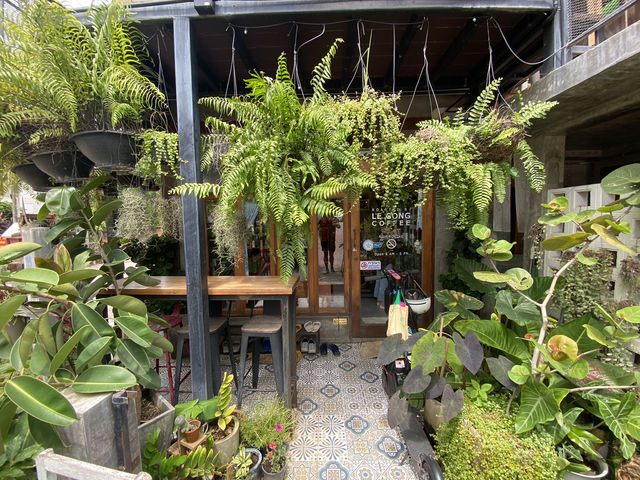 เลอกองเก่า cafe’ de phraeris คาเฟ่ในตึกเก่า
