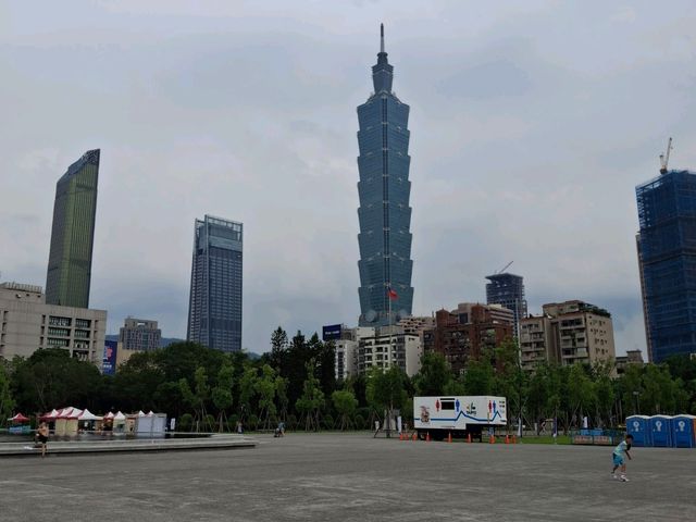 Visit the historic Sun Yat-sen Memorial Hall in Taipei, Taiwan