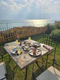 **A Slice of Paradise in Dali: Hushan Yunyin Qungshan Cliff Hotel** 