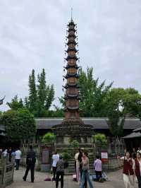 Spring Strolling Through Wenshu Monastery