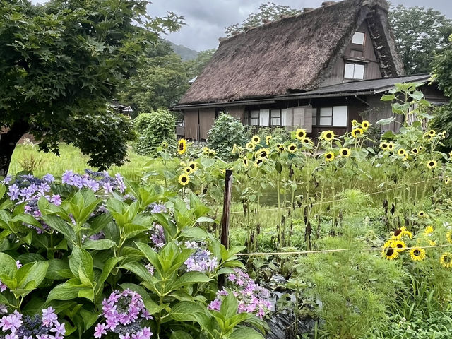 Shirakawa-go’s Gassho-zukuri Village