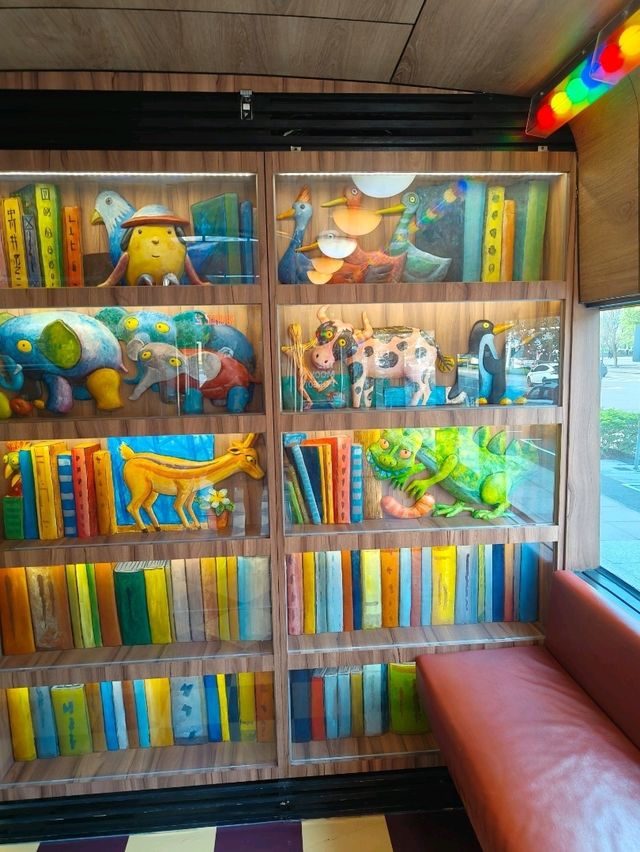 Hidden Art Bus Near Taipei 101 for Zero Dollars