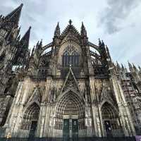 ⛪ “Stone Reaching Heaven: A Morning at Cologne Cathedral” 