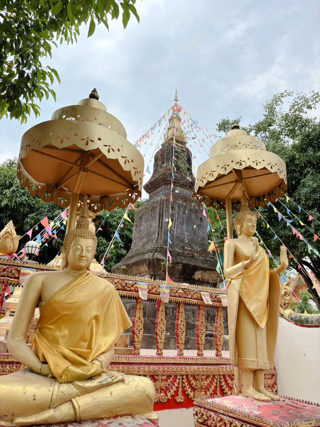 วัดธาตุ วัดกลางเมืองวังเวียงกับศิลปะแบบลาว