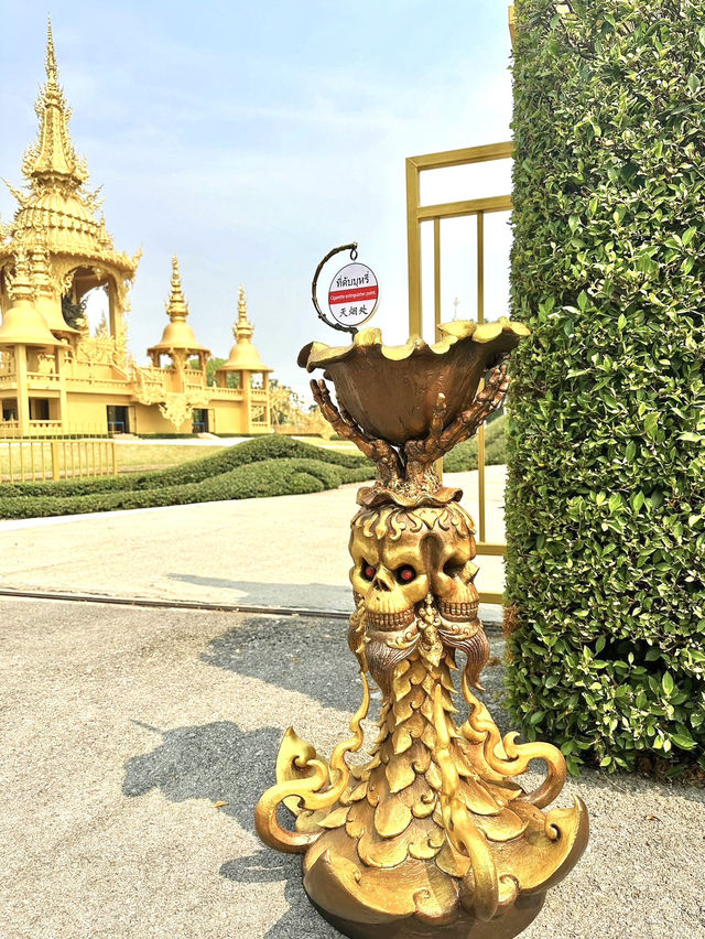 芸術と信仰が融合する真っ白な寺院、ワット・ロンクンで心を癒そう🕊️✨